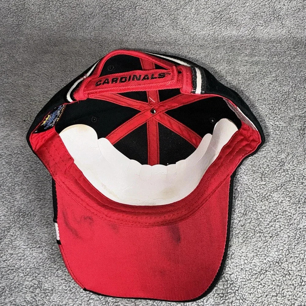 Louisville Cardinals Team Colors Strap Back Cap Hat with‎ Embroidered Logo